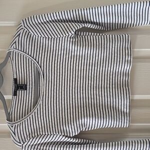 FOREVER 21 WOMENS JUNIOR SIZE WHITE AND BLUE COTTON  STRIPES CROP TOP SIZE SMALL